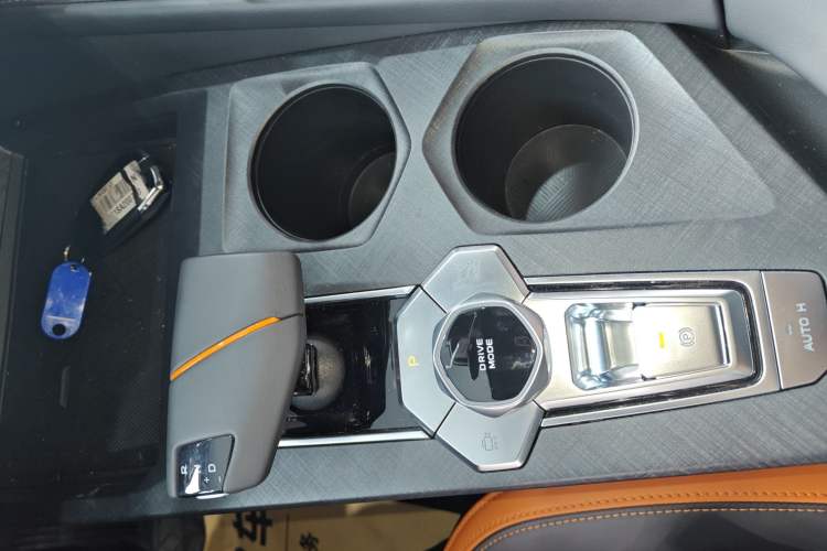 Used CHANGAN UNI-V 2024 1.5T High-Energy Version Gear Lever