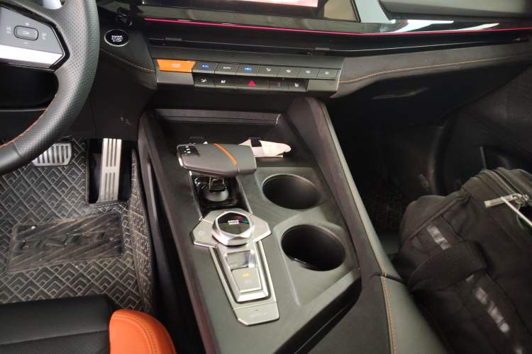 Used CHANGAN UNI-V 2024 1.5T Prestige Sport Edition Gear Lever