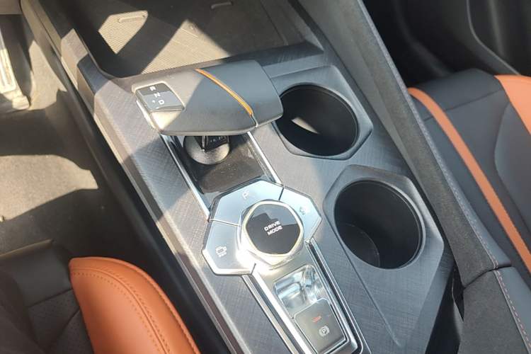 Used CHANGAN UNI-V 2024 1.5T Prestige Sport Edition Gear Lever