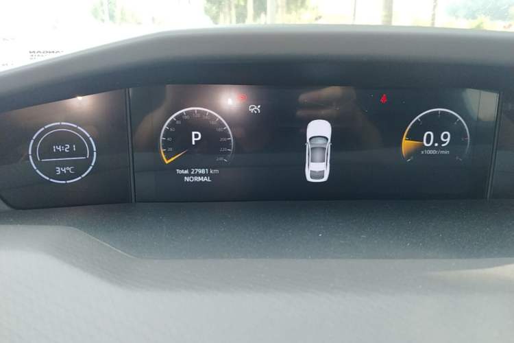 Used CHANGAN UNI-V 2024 1.5T Smart Navigation Version Instrument Cluster