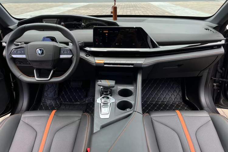 Used CHANGAN UNI-V 2024 1.5T Prestige Edition Interior 1