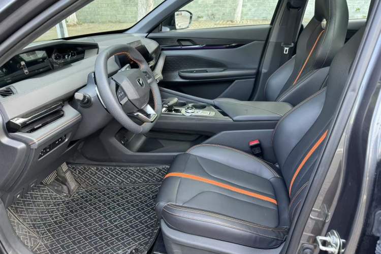 Used CHANGAN UNI-V 2024 1.5T Prestige Edition Interior 2