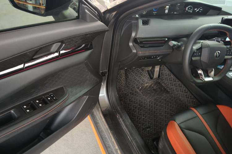 Used CHANGAN UNI-V 2024 1.5T Prestige Sport Edition Interior 3