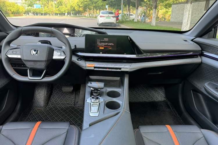 Used CHANGAN UNI-V 2024 1.5T Prestige Edition Interior 4
