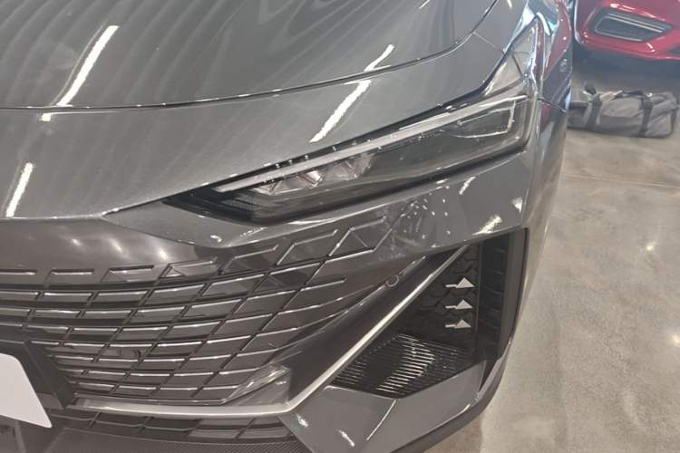 Used CHANGAN UNI-V 2024 1.5T High-Energy Version Left Front Headlight