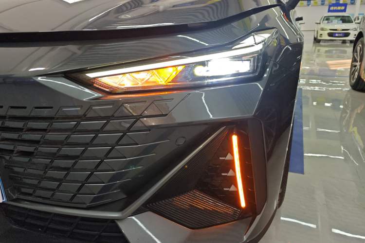 Used CHANGAN UNI-V 2024 1.5T High-Energy Version Left Front Headlight