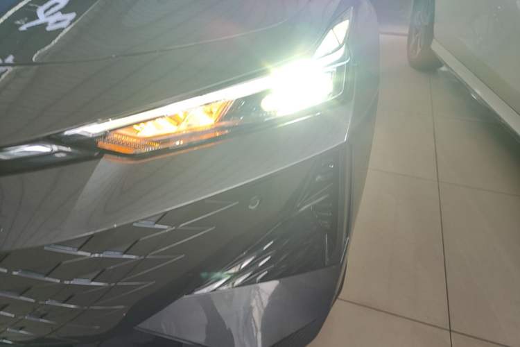 Used CHANGAN UNI-V 2024 1.5T Prestige Edition Left Front Headlight