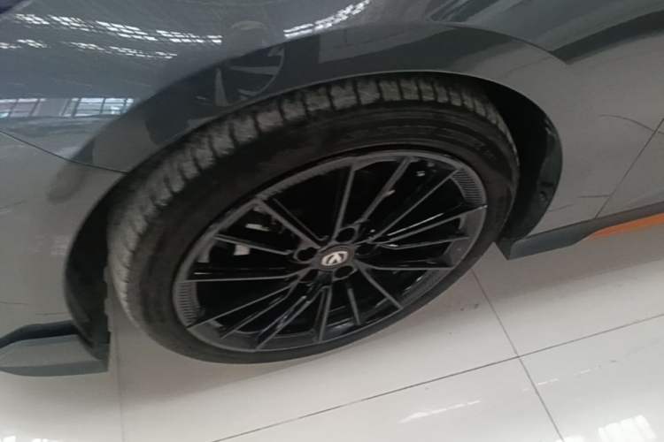 Used CHANGAN UNI-V 2024 1.5T Prestige Sport Edition Left Front Wheel Hub