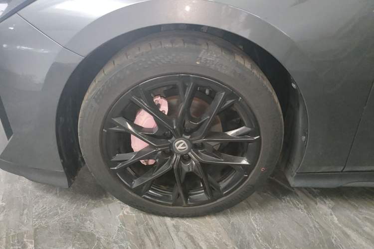 Used CHANGAN UNI-V 2024 1.5T Prestige Edition Left Front Wheel Hub