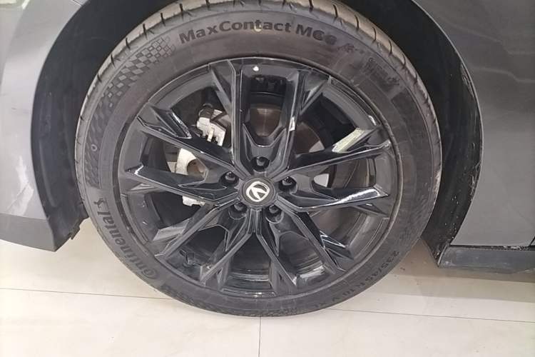 Used CHANGAN UNI-V 2024 1.5T Prestige Edition Left Front Wheel Hub