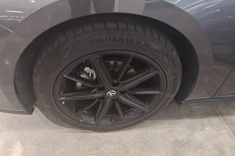 Used CHANGAN UNI-V 2024 1.5T High-Energy Version Left Front Wheel Hub
