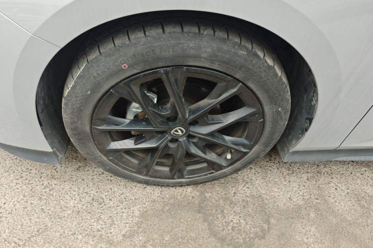 Used CHANGAN UNI-V 2024 1.5T Prestige Edition Left Front Wheel Hub