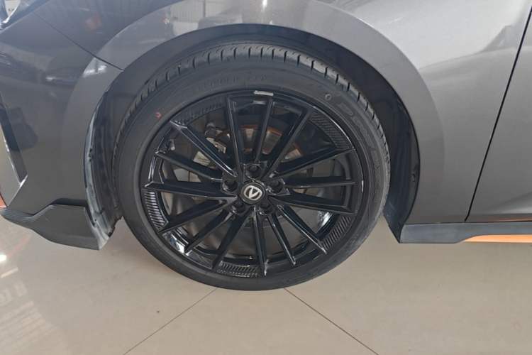 Used CHANGAN UNI-V 2024 1.5T Prestige Sport Edition Left Front Wheel Hub