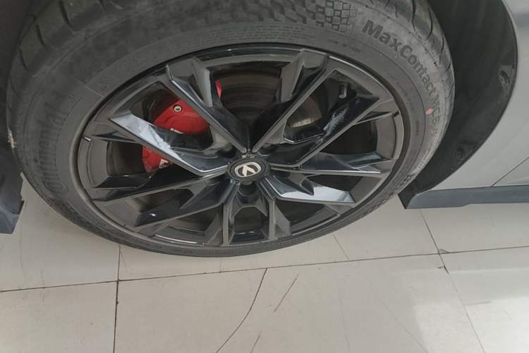 Used CHANGAN UNI-V 2024 1.5T Prestige Edition Left Front Wheel Hub