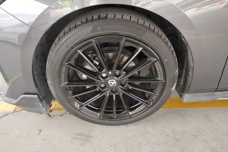 Used CHANGAN UNI-V 2024 1.5T Prestige Sport Edition Left Front Wheel Hub