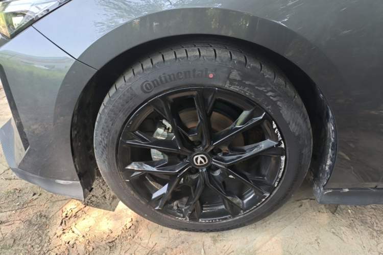 Used CHANGAN UNI-V 2024 1.5T Prestige Edition Left Front Wheel Hub
