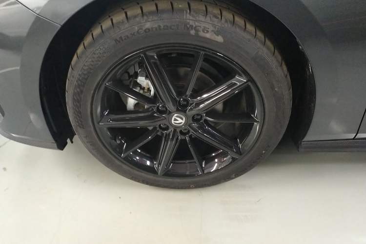 Used CHANGAN UNI-V 2024 1.5T High-Energy Version Left Front Wheel Hub