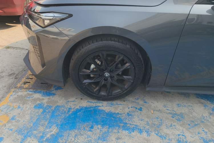 Used CHANGAN UNI-V 2024 1.5T Prestige Edition Left Front Wheel Hub
