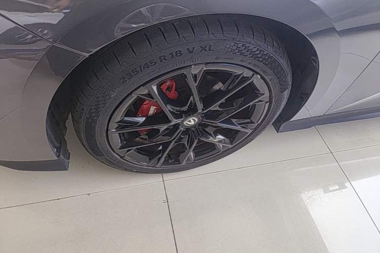 Used CHANGAN UNI-V 2024 1.5T Prestige Edition Left Front Wheel Hub