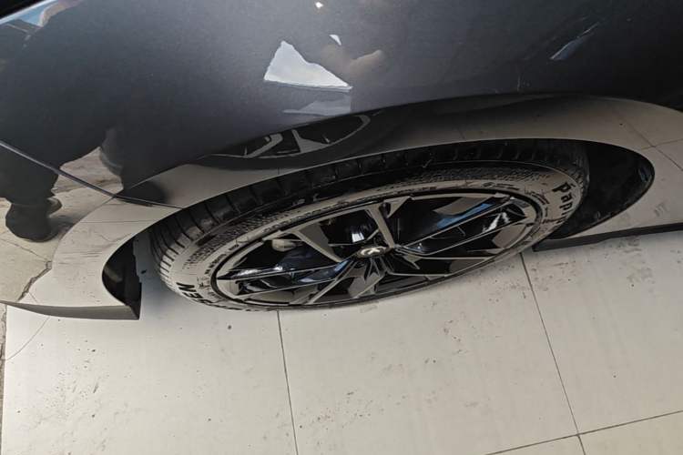Used CHANGAN UNI-V 2024 1.5T Prestige Edition Left Front Wheel Hub