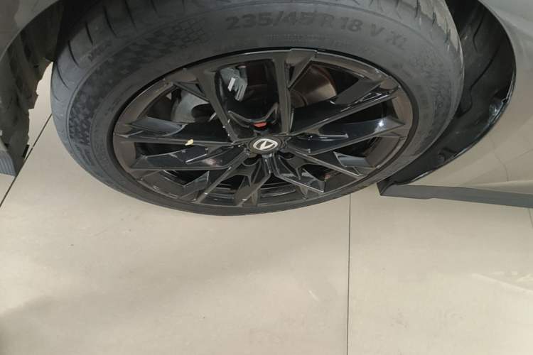 Used CHANGAN UNI-V 2024 1.5T Prestige Edition Left Front Wheel Hub
