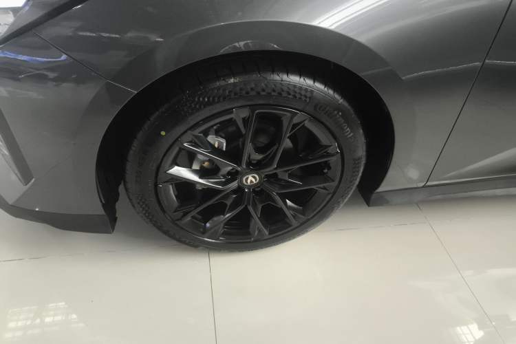 Used CHANGAN UNI-V 2024 1.5T Prestige Edition Left Front Wheel Hub