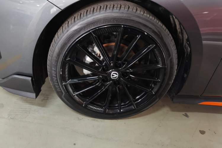 Used CHANGAN UNI-V 2024 1.5T Prestige Sport Edition Left Front Wheel Hub