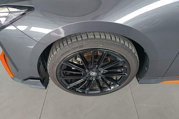 Used CHANGAN UNI-V 2024 1.5T Prestige Sport Edition Left Front Wheel Hub