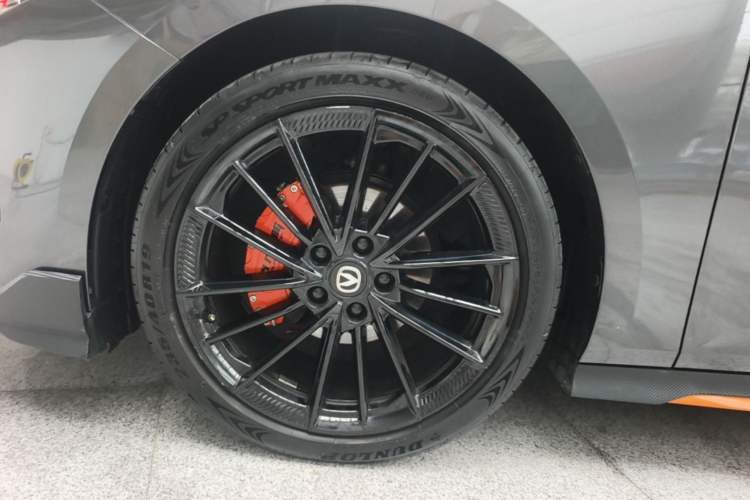 Used CHANGAN UNI-V 2024 1.5T Prestige Sport Edition Left Front Wheel Hub