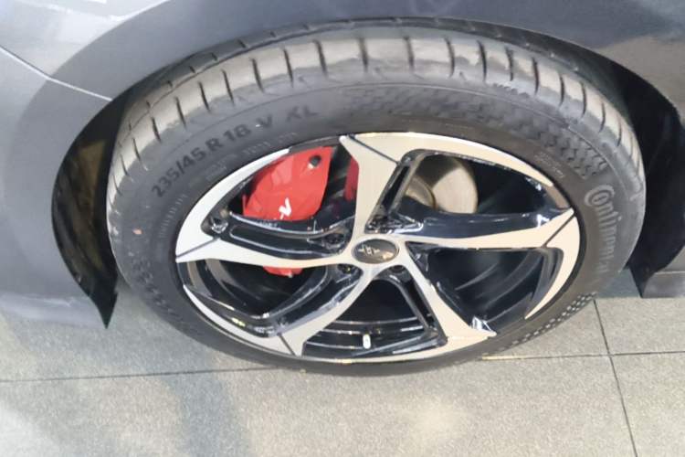 Used CHANGAN UNI-V 2024 1.5T Prestige Edition Left Front Wheel Hub