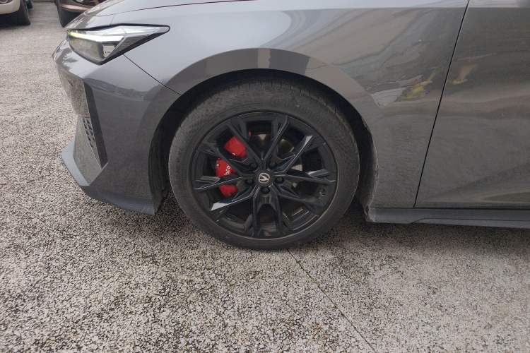 Used CHANGAN UNI-V 2024 1.5T Prestige Edition Left Front Wheel Hub