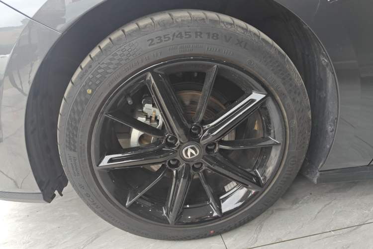 Used CHANGAN UNI-V 2024 1.5T High-Energy Version Left Front Wheel Hub