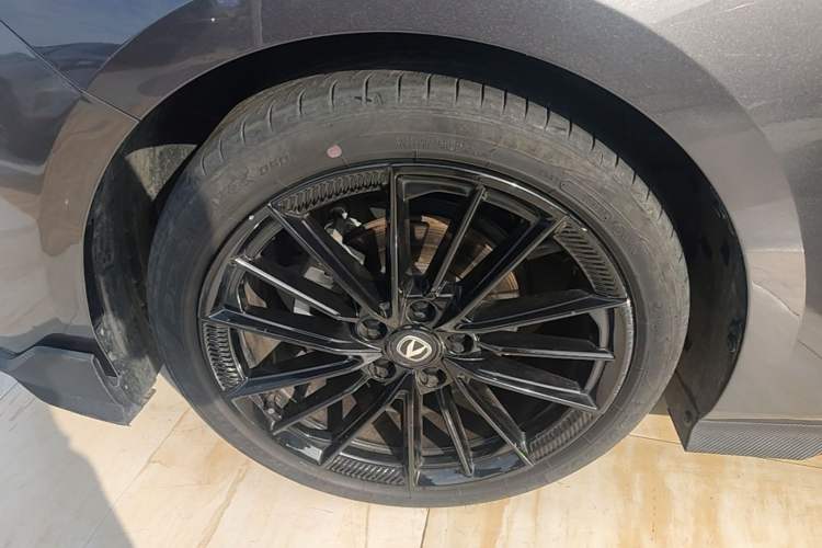 Used CHANGAN UNI-V 2024 1.5T Prestige Sport Edition Left Front Wheel Hub