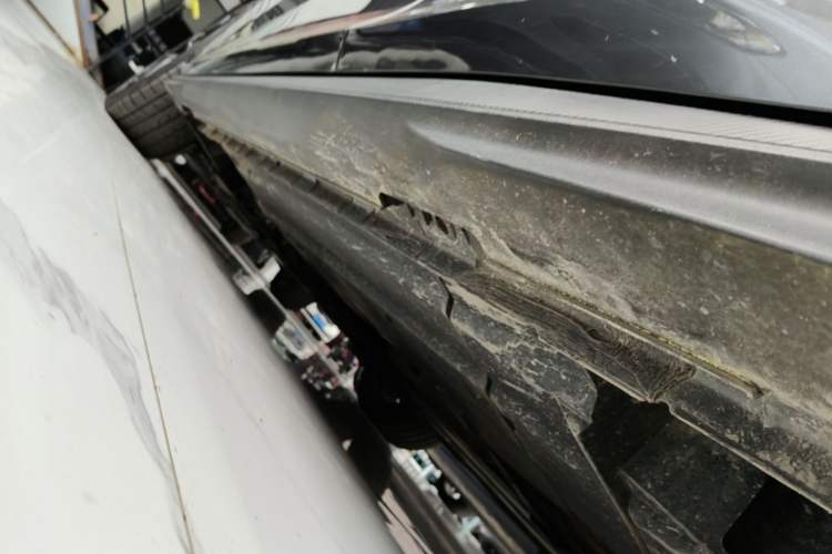 Used CHANGAN UNI-V 2024 1.5T High-Energy Version Left Side Sill