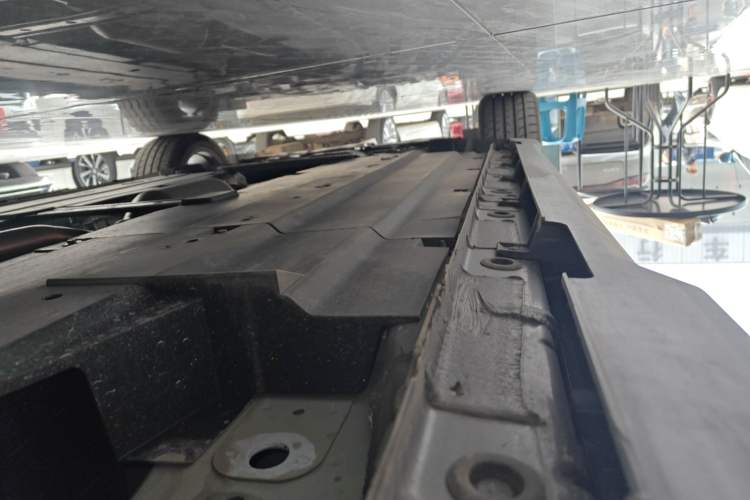 Used CHANGAN UNI-V 2024 1.5T High-Energy Version Left Side Sill