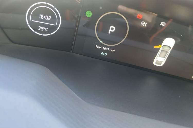 Used CHANGAN UNI-V 2024 1.5T Prestige Sport Edition Odometer Close Up