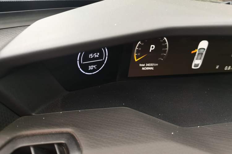 Used CHANGAN UNI-V 2024 1.5T Prestige Edition Odometer Close Up