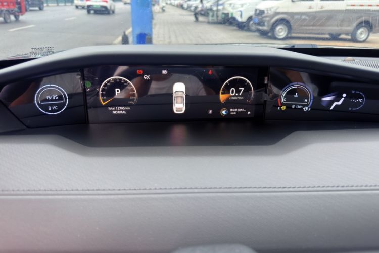 Used CHANGAN UNI-V 2024 1.5T Prestige Edition Odometer Close Up