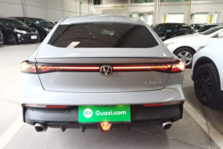 Used CHANGAN UNI-V 2024 1.5T High-Energy Version Rear