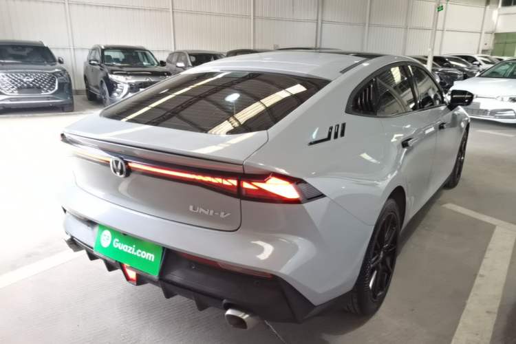 Used CHANGAN UNI-V 2024 1.5T High-Energy Version Rear Right 45 Deg