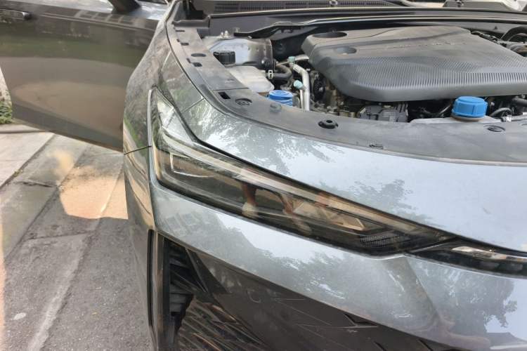 Used CHANGAN UNI-V 2024 1.5T Prestige Edition Right Front Headlight