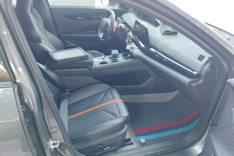Used CHANGAN UNI-V 2024 1.5T Smart Navigation Version Right Front Seat