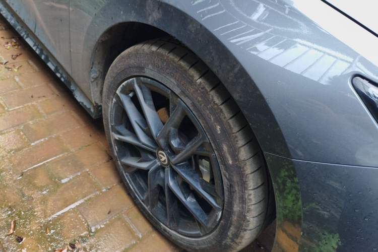 Used CHANGAN UNI-V 2024 1.5T Prestige Edition Right Front Wheel Hub