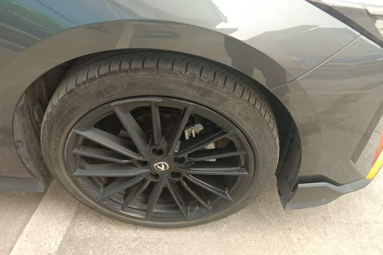 Used CHANGAN UNI-V 2024 1.5T Prestige Sport Edition Right Front Wheel Hub