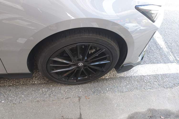 Used CHANGAN UNI-V 2024 1.5T Prestige Sport Edition Right Front Wheel Hub