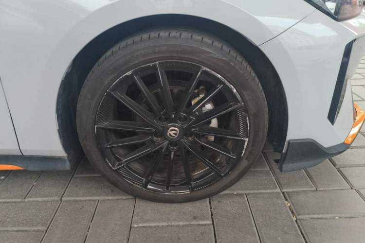 Used CHANGAN UNI-V 2024 1.5T Prestige Sport Edition Right Front Wheel Hub