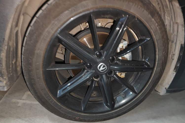 Used CHANGAN UNI-V 2024 1.5T High-Energy Version Right Front Wheel Hub