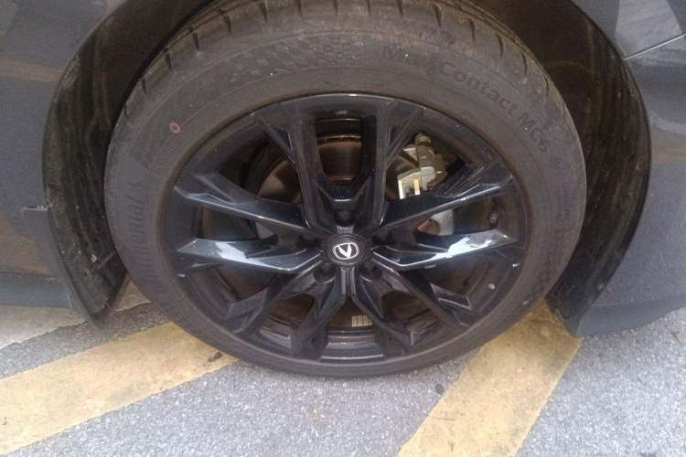 Used CHANGAN UNI-V 2024 1.5T Prestige Edition Right Front Wheel Hub