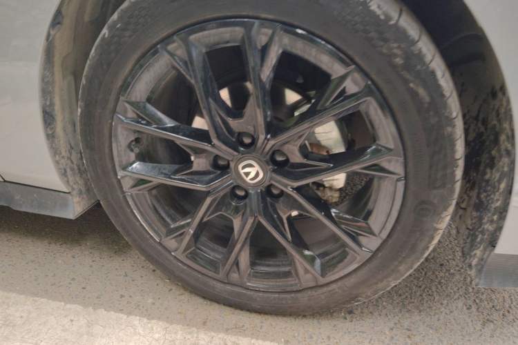 Used CHANGAN UNI-V 2024 1.5T Prestige Edition Right Front Wheel Hub