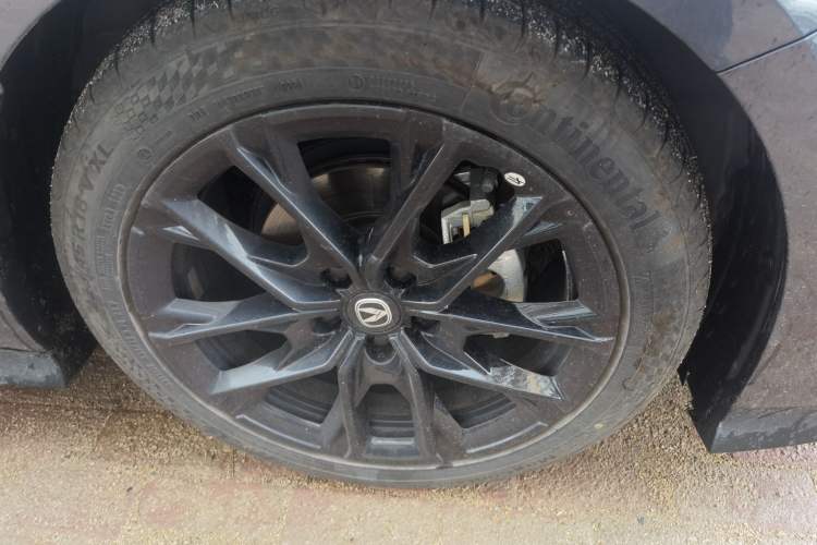 Used CHANGAN UNI-V 2024 1.5T Luxury Edition Right Front Wheel Hub